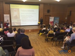 Maskavā Irina Lando uzstājās ar referātu 2. alternatīvas izglītības konferencē par grāmatu sēriju „Viena klase vienā dienā”® (krieviski - “Один класс – за один день”®).