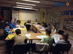 Если ребенок учит уроки до ночи, научите его быстро запоминать.